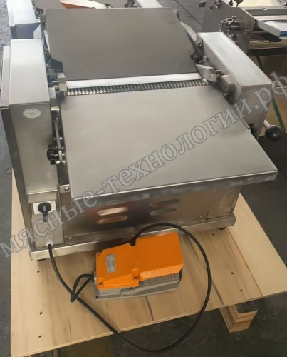 Шкуросъемная машина QH-P300 (настольная, с педалью) фото 4 Шкуросъемная машина QH-P300 (настольная, с педалью) фото 4